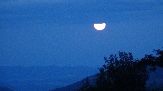 Moonrise at Madrugada